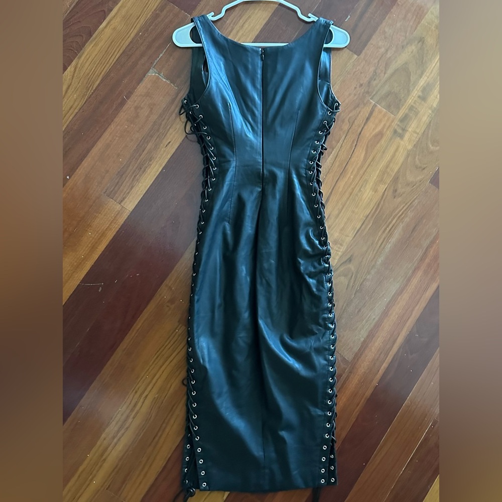 Elegant Black Lace-Up Dress - Picture 2 of 2